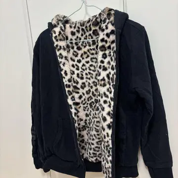 블랙 플리스 자켓 레오파드 무늬 안쪽 귀여운 [ M ]