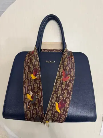 FURLA 네이비 핸드백 스카프 포함