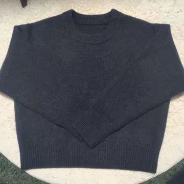 NOBLE 네이비 스웨터