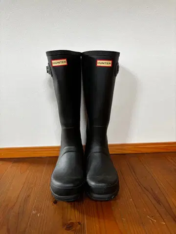 HUNTER 블랙 버클 장화 (UK7 26cm)