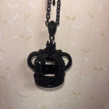 수요일의 앨리스 목걸이 왕관 블랙 대