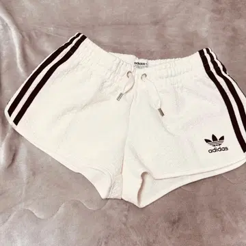 adidas originals 화이트 숏팬츠 M