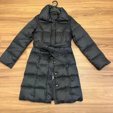 미사용 새상품 QUEENS COURT 벨트 포함 블랙 다운 자켓