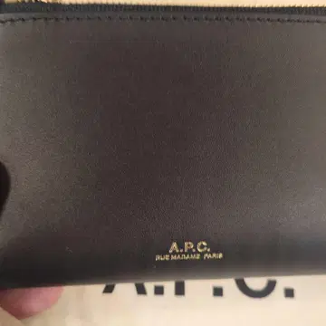 A.P.C. 블랙 가죽 이단 접이식 가죽 지갑