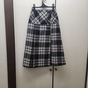 Yorkland 체크 무늬 플레어 스커트 무릎 기장