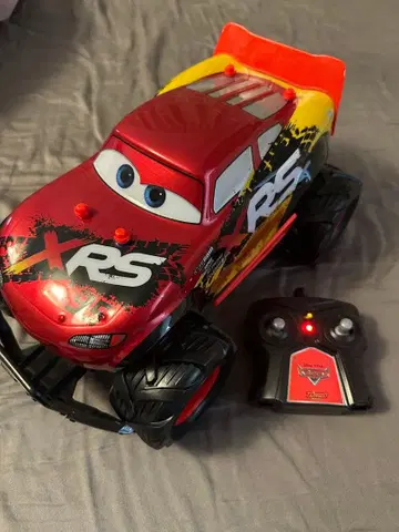 라이트닝 맥퀸 배터리식 무선 조종 자동차