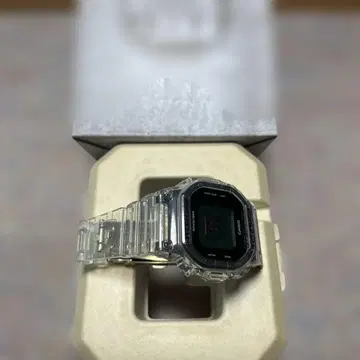 미사용 새상품 CASIO G-SHOCK 클리어 디지털 시계