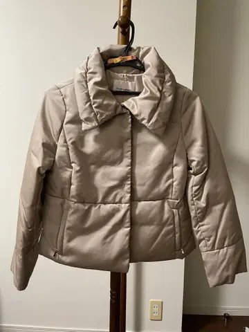 M-premierBLACK 베이지 다운 자켓