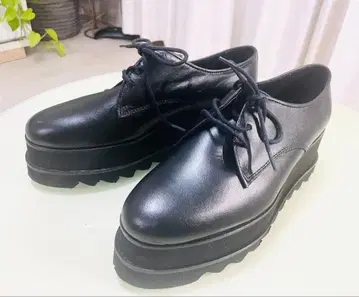 통굽 레이스업 슈즈 블랙 여성용