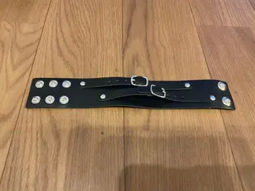 스터드 장식 블랙 가죽 뱅글