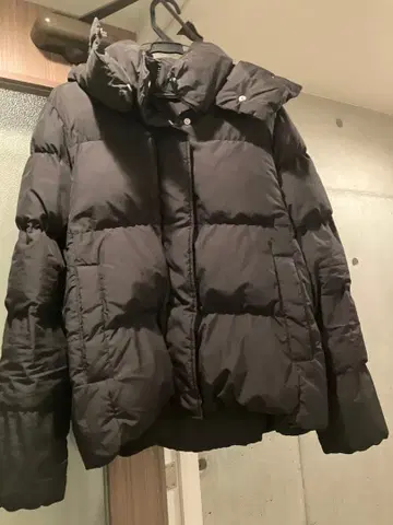 블랙 다운 자켓 후드 부착