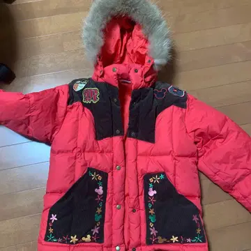 빨간색 자수 장식 후드 부착 자켓