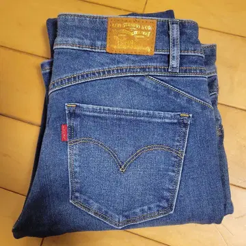 Levi's REVEL SHAPING SKINNY 26