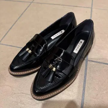 [ 새상품급 ] DIANA 다이애나 22.5 태슬 로퍼 에나멜 블랙