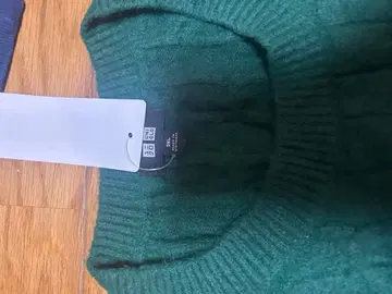 다크 그린 케이블 니트 스웨터