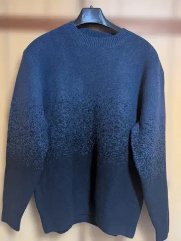 유니클로 x JWA 수플레얀 그라데이션 크루넥 스웨터 BLUE