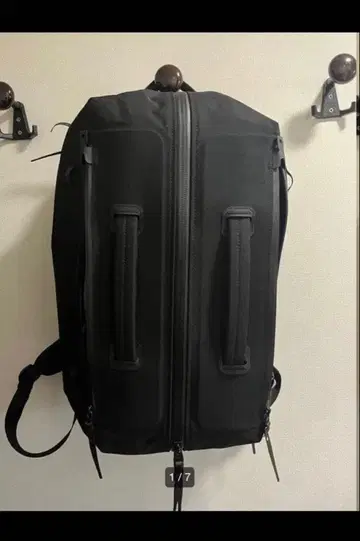 블랙 백팩 중형 지퍼식