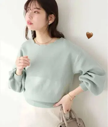새상품급* 넥라인 자수 스캘럽 니트 민트 내추럴 꾸뛰르
