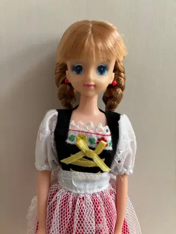 제니 인형 본체 민족 의상풍 금발 트위스트 파란 눈