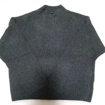 UNIQLO WOMEN 수플레얀 모크넥 스웨터 M 사이즈