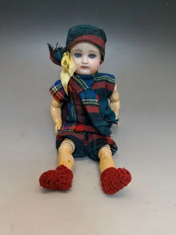 앤티크 비스크 인형 벽안 머플러