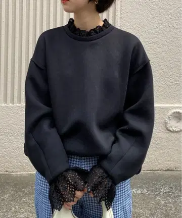 CLASSIC ROUND FORM TOP 블랙