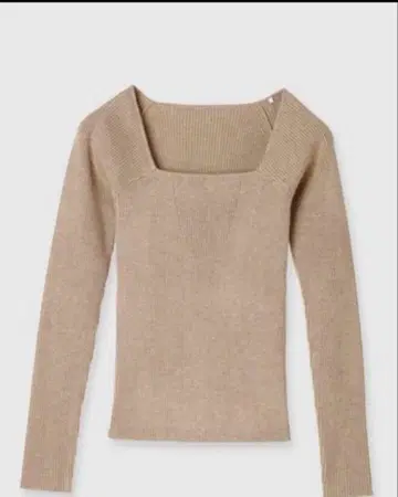 베이지 스퀘어넥 니트 스웨터