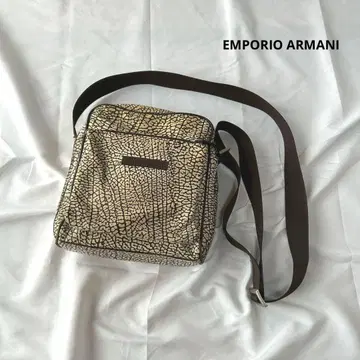 엠포리오 아르마니 이탈리아제 숄더백 크랙 엘리펀트 무늬