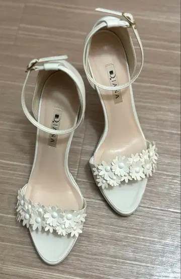 [ 새상품급 ] DIANA 다이애나 플라워 샌들