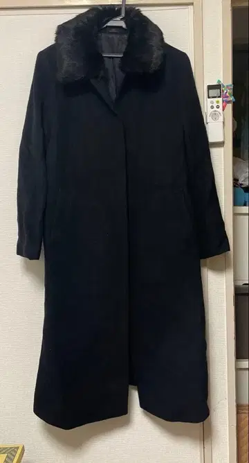 J&R 블랙 롱 코트 퍼 포함