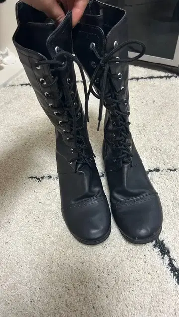 블랙 레이스업 롱 부츠