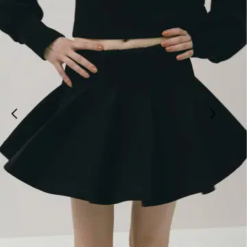 미사용 새상품! THE TOE Marylebone Pleats Skirt