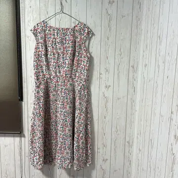 기하학 패턴 슬리브리스 무릎 기장 원피스 물고기 패턴 컬러풀 당일 발송