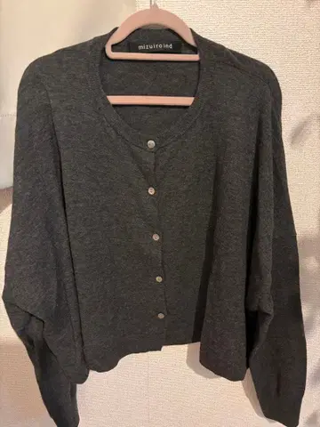 미즈이로 인드 다크 그레이 가디건