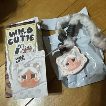 CRYBABY Wild but Cutie 폰참 Vanilla