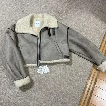 [할인] GYDA 무스탕 코트 크롭 기장