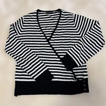 MOSAiQUE DEUX 스트라이프 V넥 니트 가디건