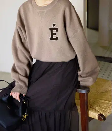 슬로브 이에나 사가 자수 맨투맨 라이크 니트 새상품 니트