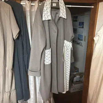 레이스 달린 그레이 롱 코트