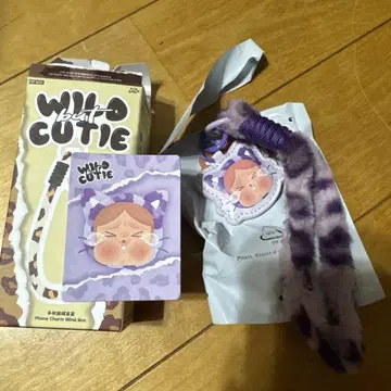 Crybaby, 폰 참 Charm Blind Box