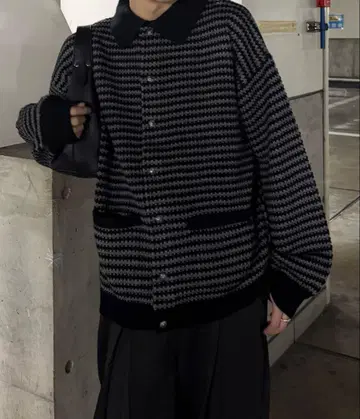 스트라이프 디자인 니트 가디건