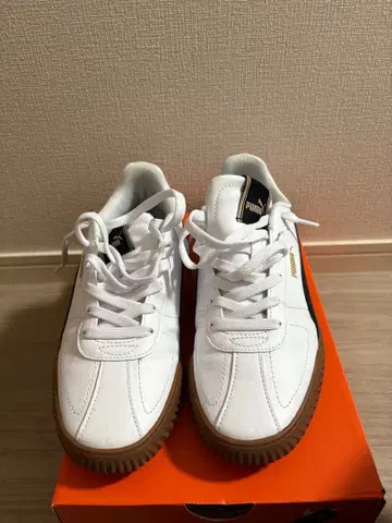 PUMA 화이트/블랙 스니커즈