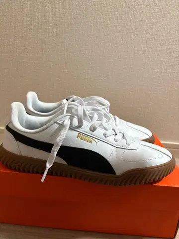 [ 타임세일 ] PUMA 화이트/블랙 스니커즈