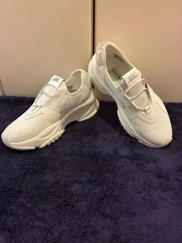 스티브 매든 통굽 스니커즈 화이트 23.5 ZARA 메쉬