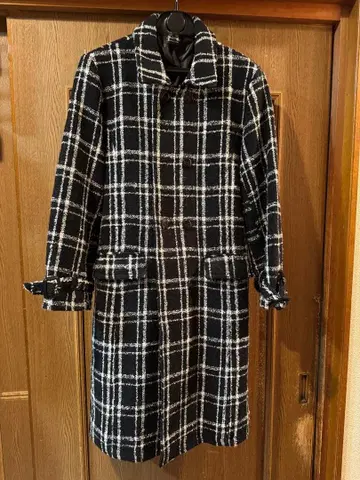 체크 무늬 롱 코트