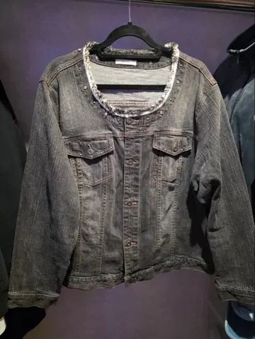 비즈 장식 다크 그레이 데님 자켓