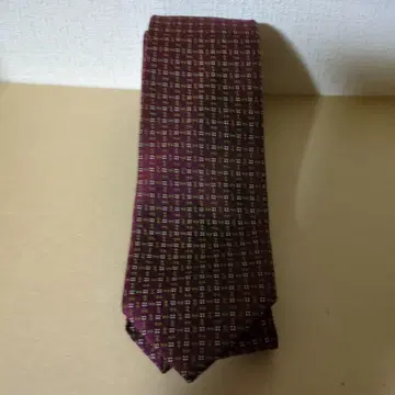 FAIRFAX 코몬 무늬 넥타이 크림슨 컬러