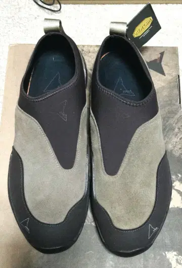 (미사용 새상품) ROA SLIP ON 로아 슬립온 스니커즈 브라운