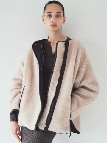 CASA FLINE 울 보아 x 재생 폴리에스테르 리버서블 코트