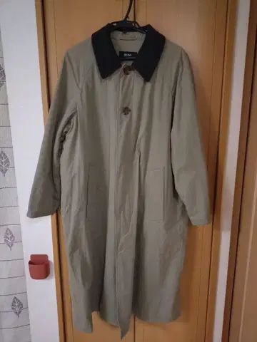 [ 연내 가격 인하 ] BOSS 트렌치코트 베이지